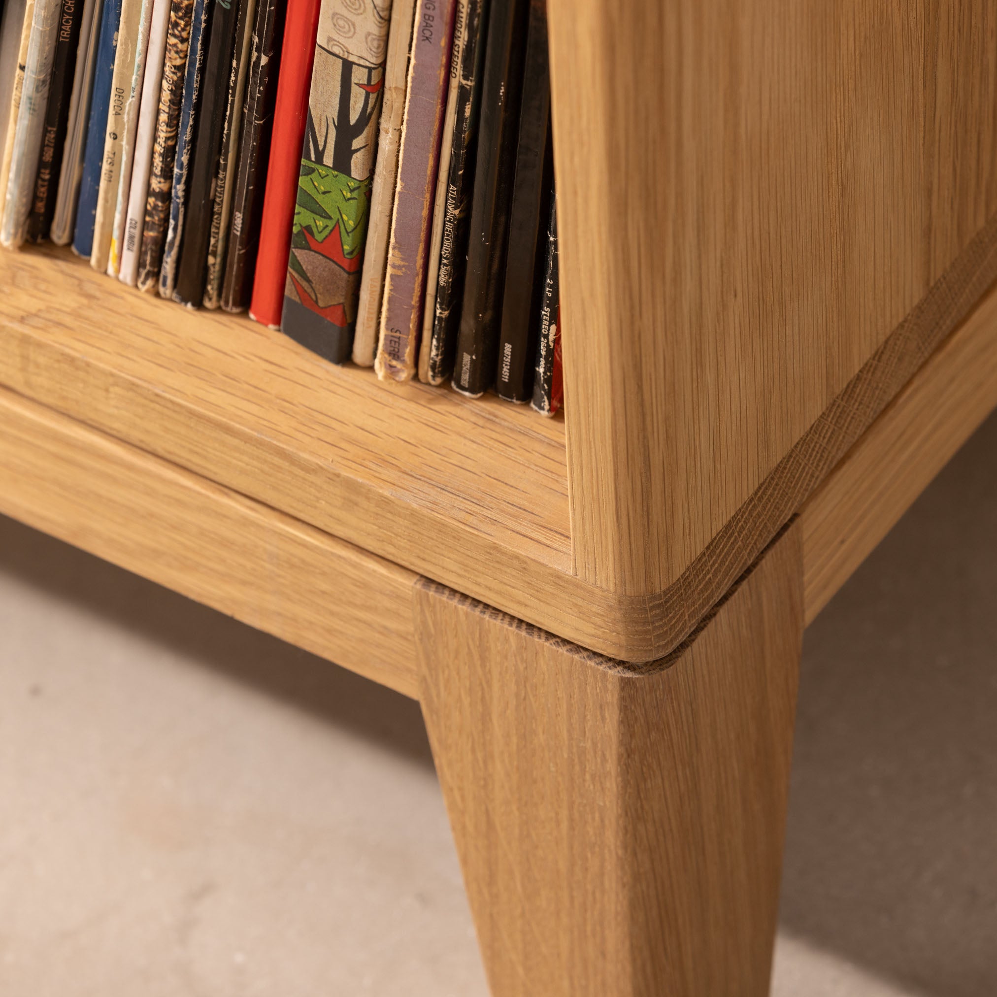 Shadow gap detail on oak cabinet